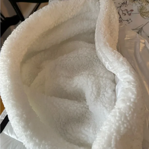 Calvin Klein Performance Women's Puffer Jacket in White and Black - Picture 11 of 11